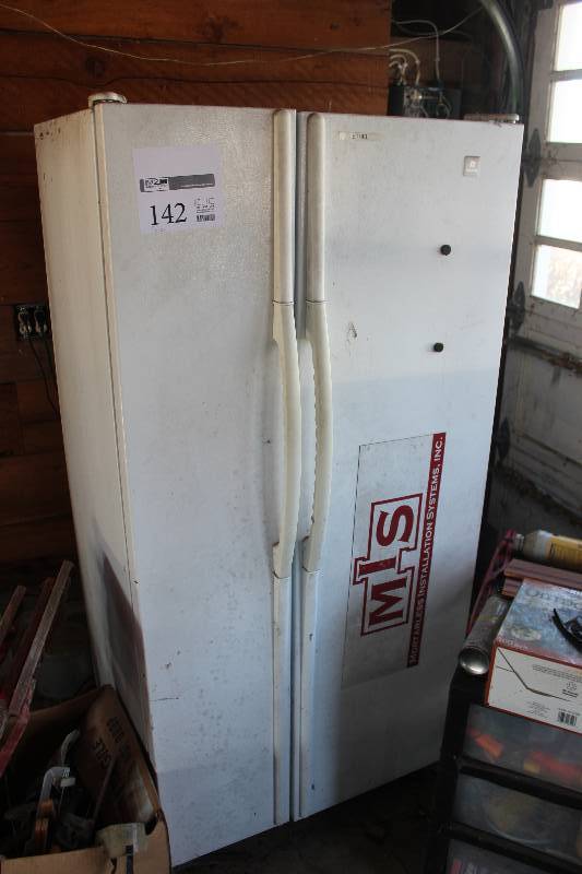 lot 142 image: Maytag 21CF Refrigerator Freezer
