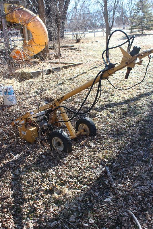 lot 145 image: Easy Auger, Gas Powered Dirt Auger