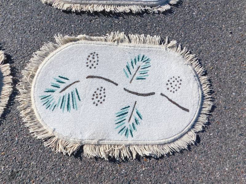 2x3 Hand Painted Small Fringed Oval Rug