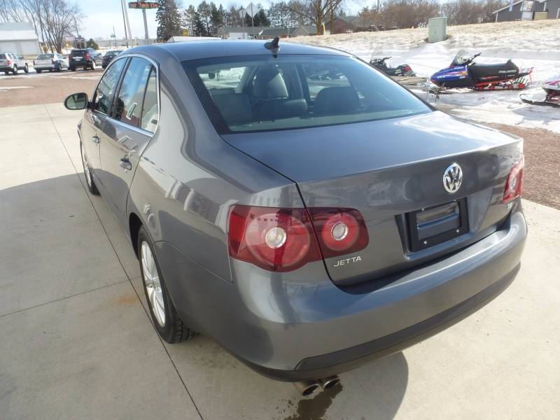 lot 2 image: 2010 Volkswagen Jetta 5C