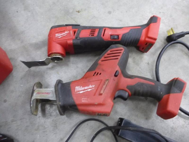 lot 8 image: Milwaukee Power Tool Set