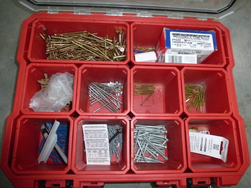 lot 9 image: Milwaukee Fastener Container