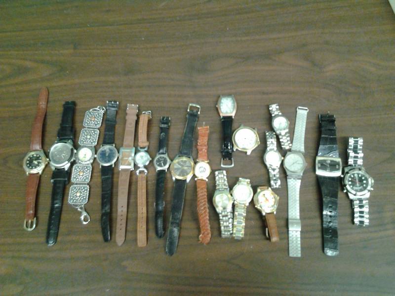 Large Lot Of Assorted Mens & Ladies Watches