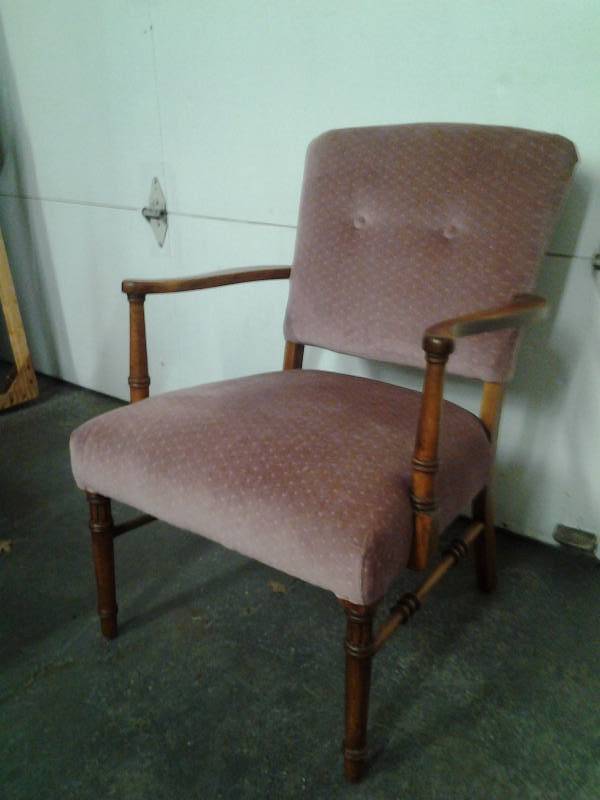 lot 4 image: Vintage Wood Frame Upholstered Side Chair