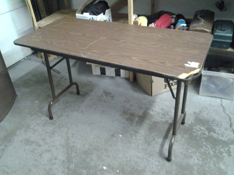 lot 28 image: Folding Leg Banquet Table 48x24