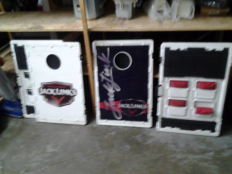 lot 32 image: 2 Sets Of Jack Links Corn Hole Games (Only 1-Set Of Bags)