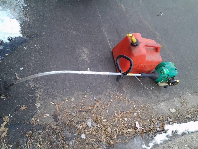 lot 39 image: Weed Eater XT 260 & 5 Gallon Gas Can