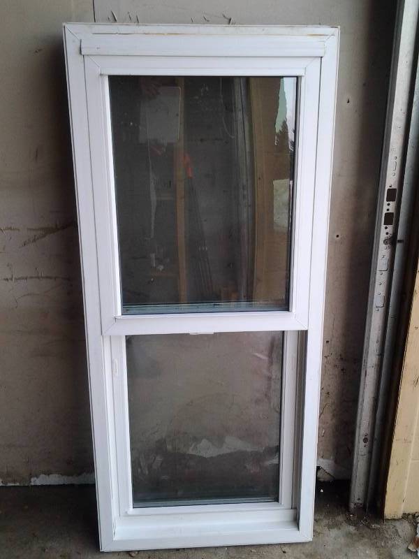 lot 40 image: Window 24x53