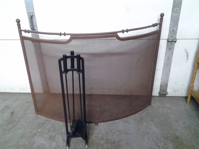 lot 56 image: Curved Metal Fire Place Screen & Tool 44x32