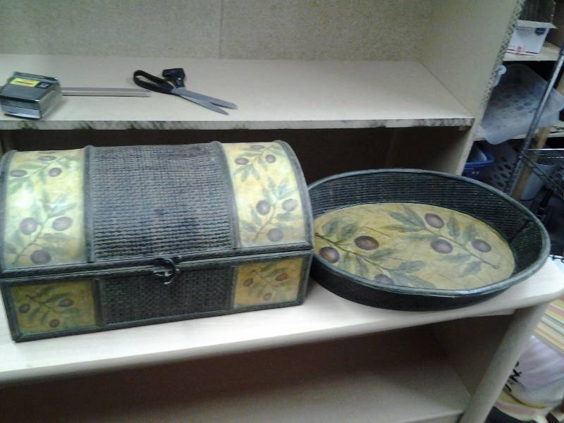 lot 59 image: Decorative Wood Trunk 17x11x8 & Matching Dish 19x14