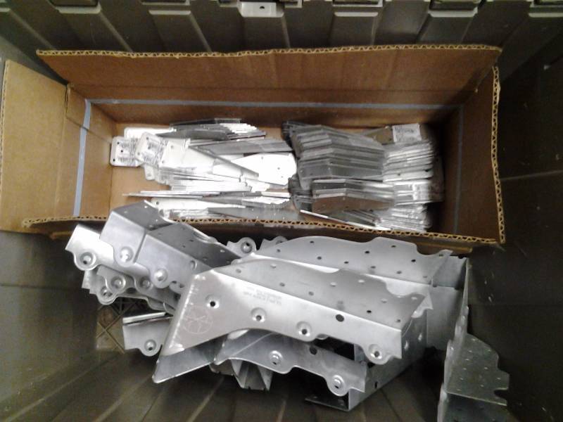 lot 66 image: Box Of Hardware-Connectors
