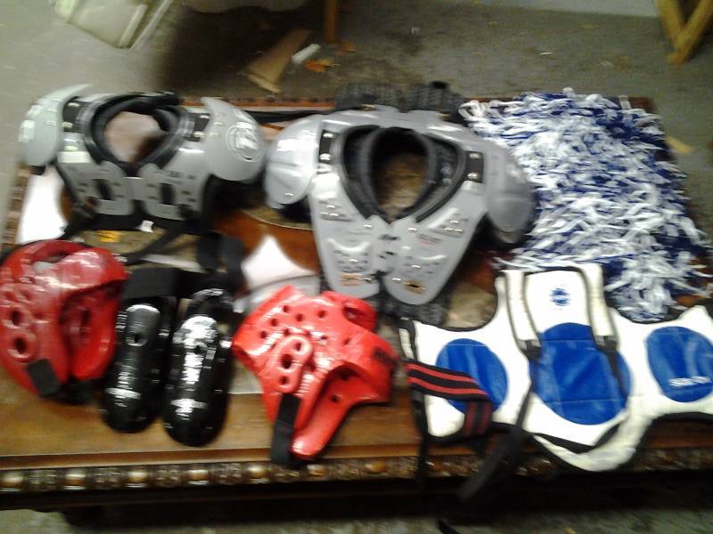 lot 67 image: Sparring Safety Pads Kick Boxing, 2-Helmets, Foot Pads, 1-Body Pad