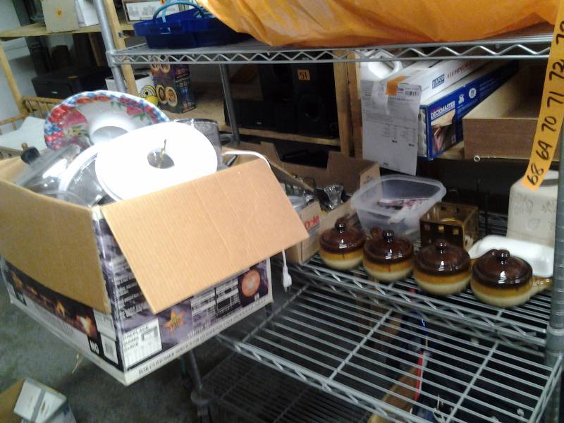 lot 69 image: Large Lot Of Kitchen Wares