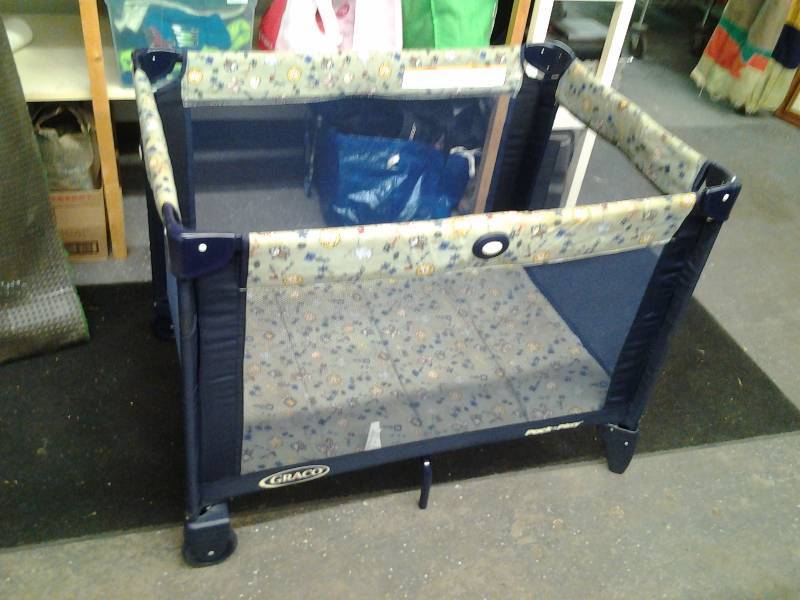 lot 75 image: Graco Pack N Play