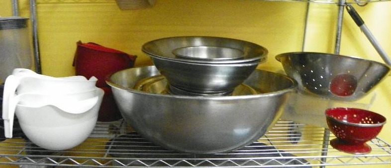 kitchen items, mixing bowls