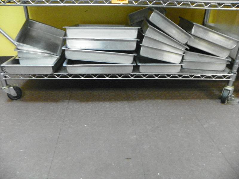 kitchen items, baking pans