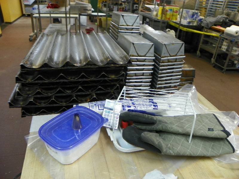 kitchen items, bread loaf pans