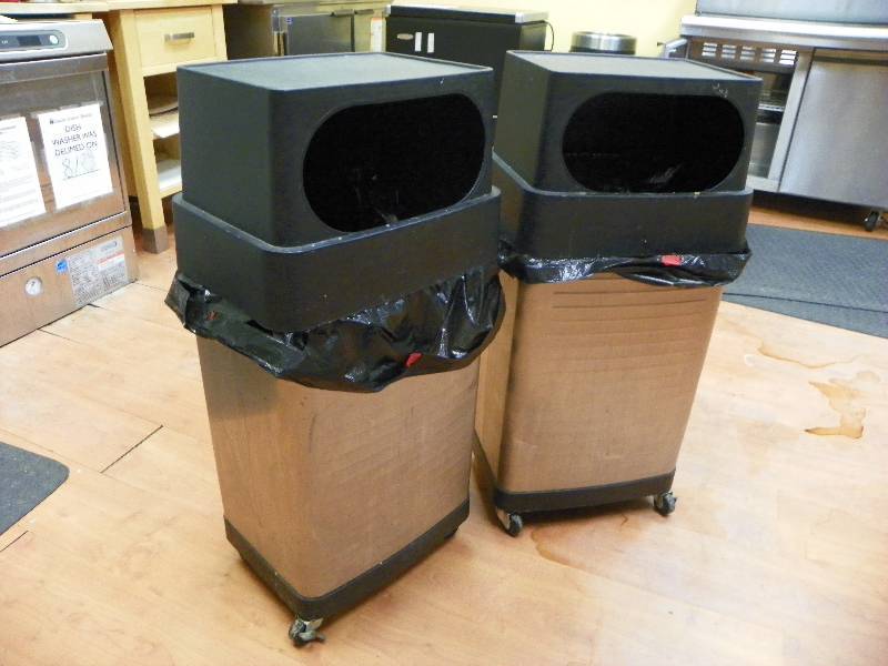 Two trash recipticals