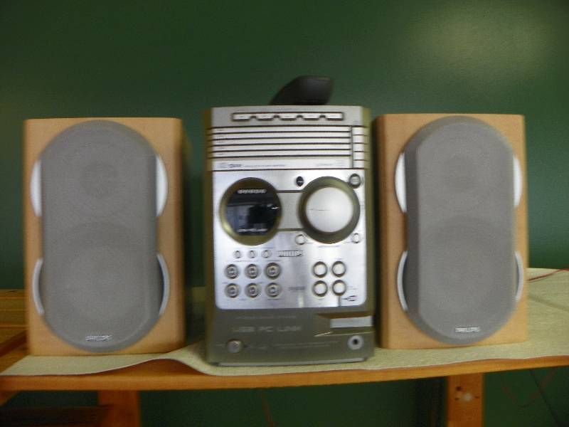 Philips stereo with remote