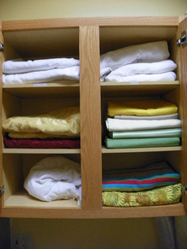 Contents of cabinet, linens