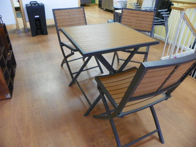 Outdoor Table and 3 Chairs. 28 square table x 28 tall