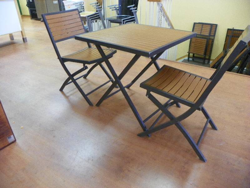 Outdoor Table and 2 Chairs. 28 square table x 28 tall