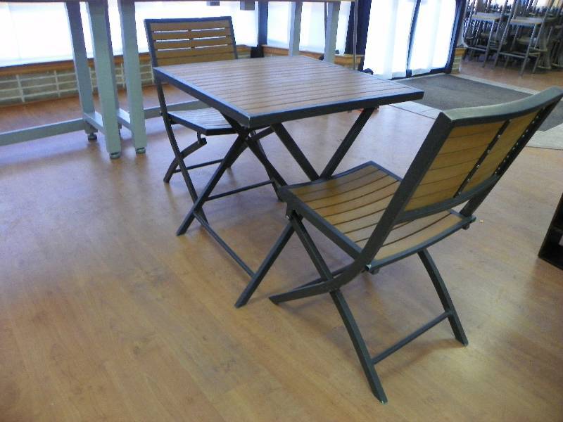 Outdoor Table and 2 Chairs. 28 square table x 28 tall