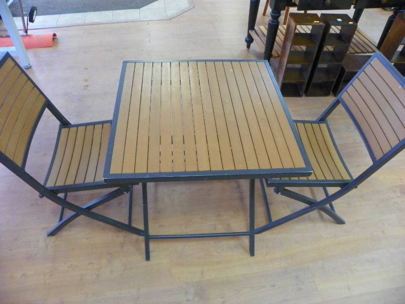 Outdoor Table and 2 Chairs. 28 square table x 28 tall