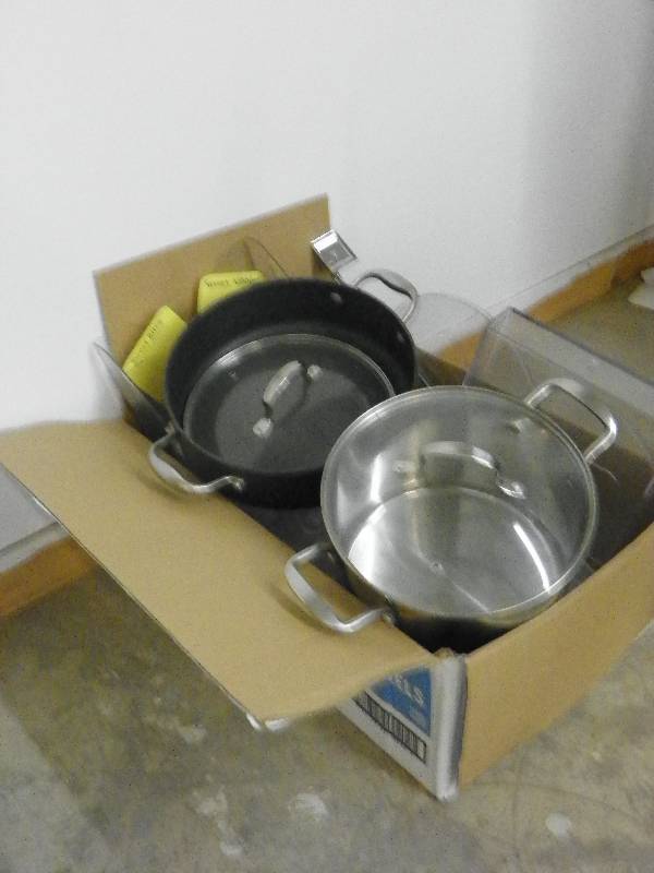2 pots and display racks