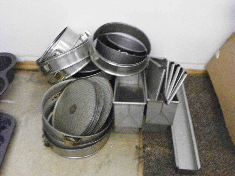 Spring form backing pans and loaf pans