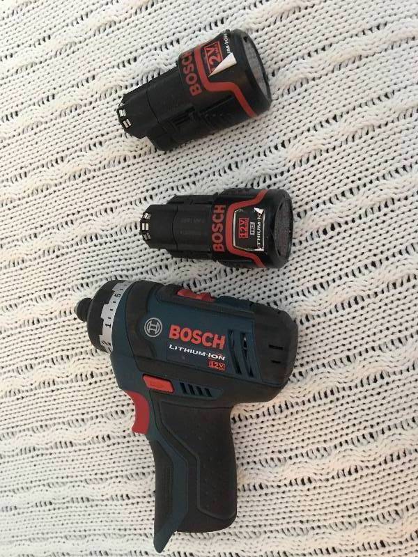 lot 7 image: Bosch PS21-2A-RT 12V Max Cordless Lithium-Ion Pocket Driver with extra battery