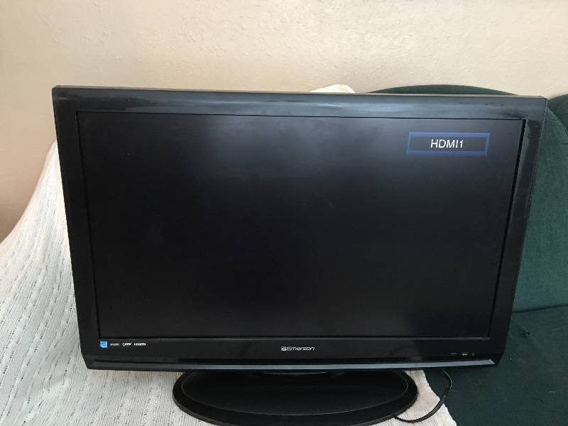 lot 8 image: Emerson 32 Class LCD HDTV