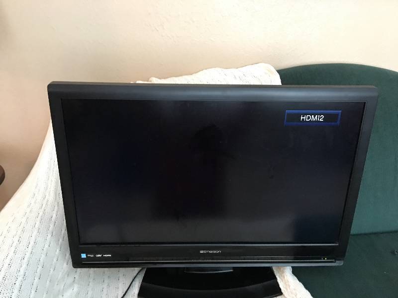 lot 9 image: Emerson 32 Class 720p 60Hz HDTV LCD TV