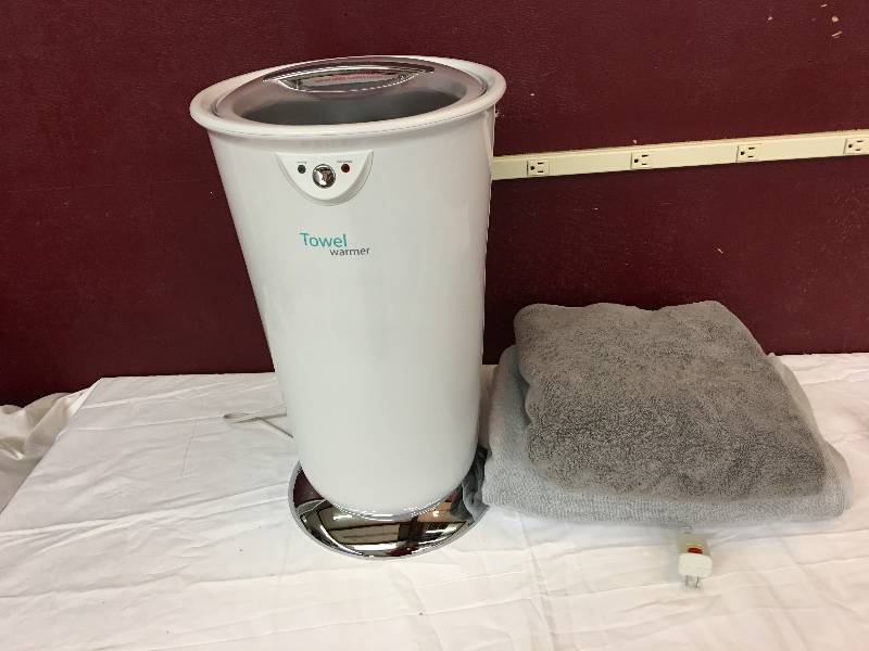 lot 19 image: brookstone towel warmer retail $99
