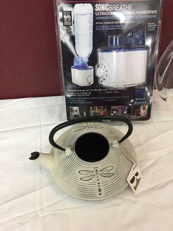 lot 25 image: personal humidifier,teapot,pitcher