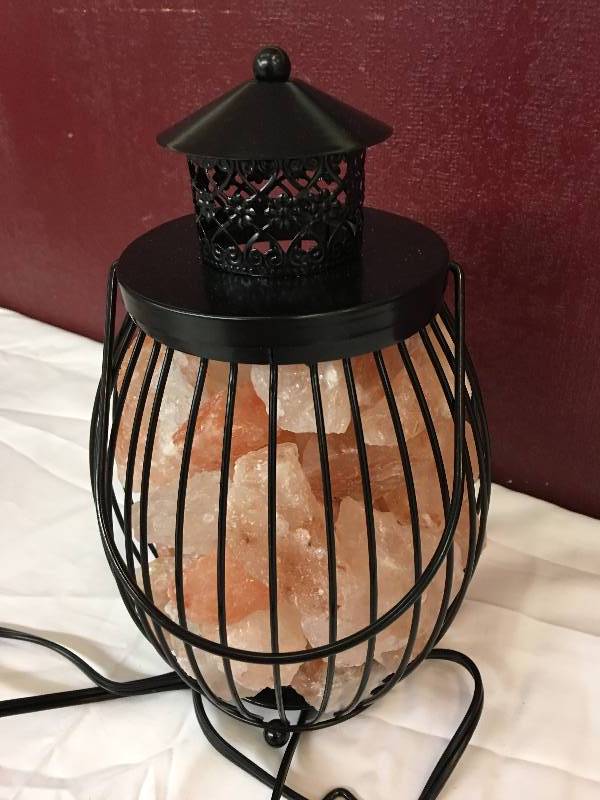 lot 37 image: Hanging Salt Lamp