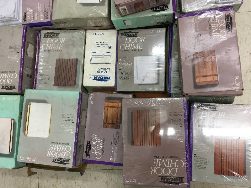 lot 46 image: pallet of 50 new door chimes most are still plastic wrapped