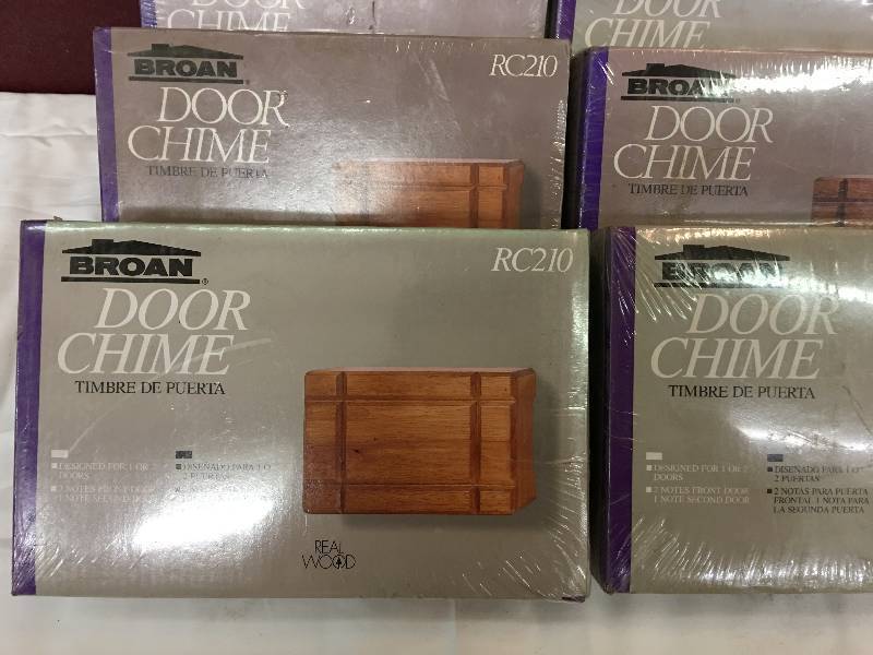 lot 51 image: 10 unopened door chimes