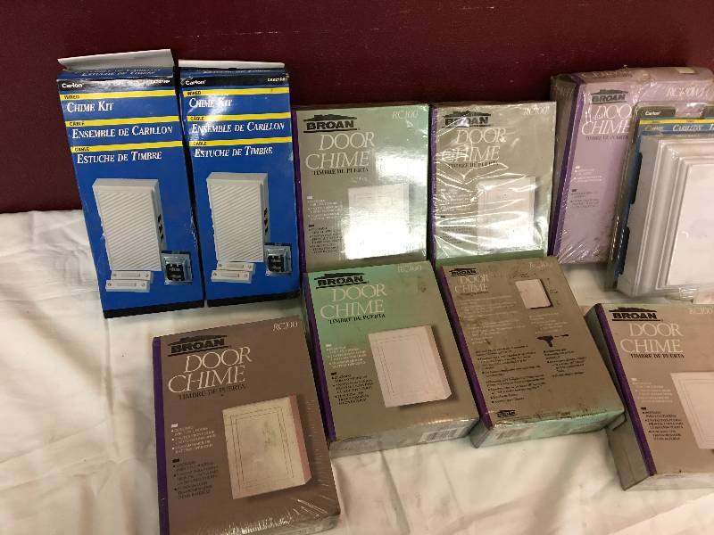 lot 52 image: 10 unopened door chimes