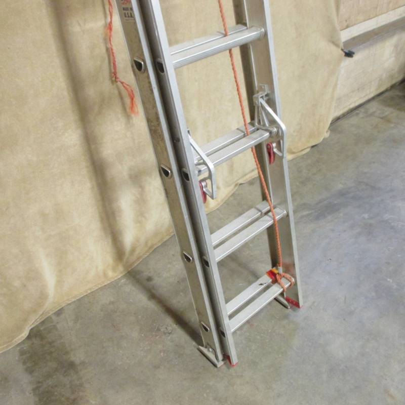lot 17 image: Werner 21 Alum Extension Ladder