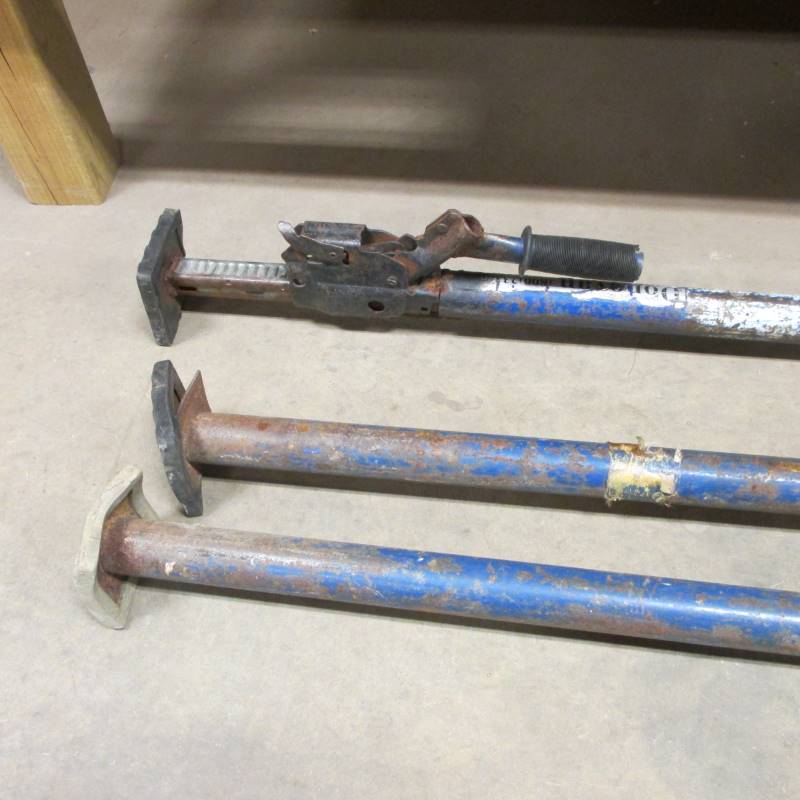 lot 31 image: (3) Load Bars