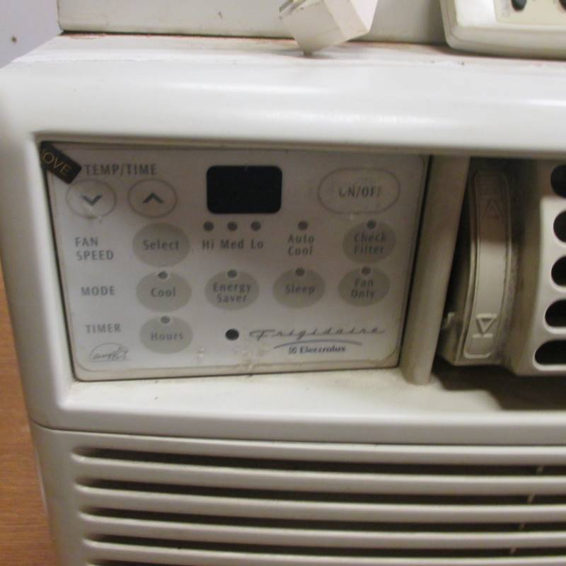 lot 37 image: 5,000 BTU Window Air Conditioner