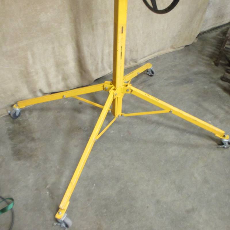 lot 40 image: Drywall Jack