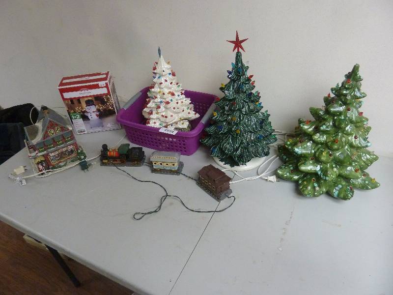 Collectible Christmas Lot