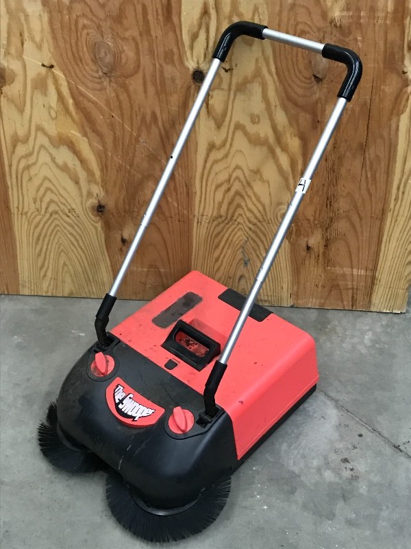 lot 4 image: Floor Sweeper