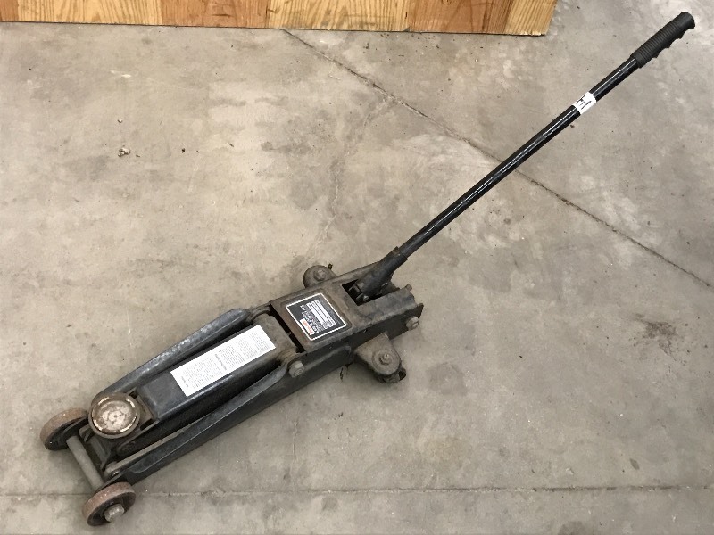 lot 14 image: Pro-Lift Service Jack