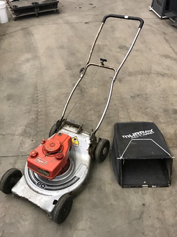 lot 17 image: Murray Push Mower