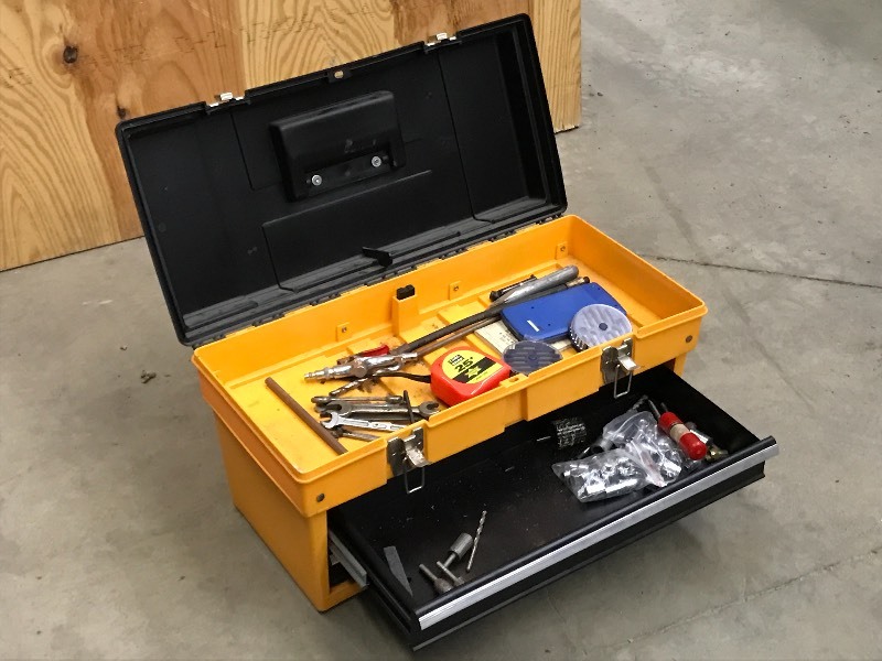 lot 21 image: Plastic Toolbox With Contents