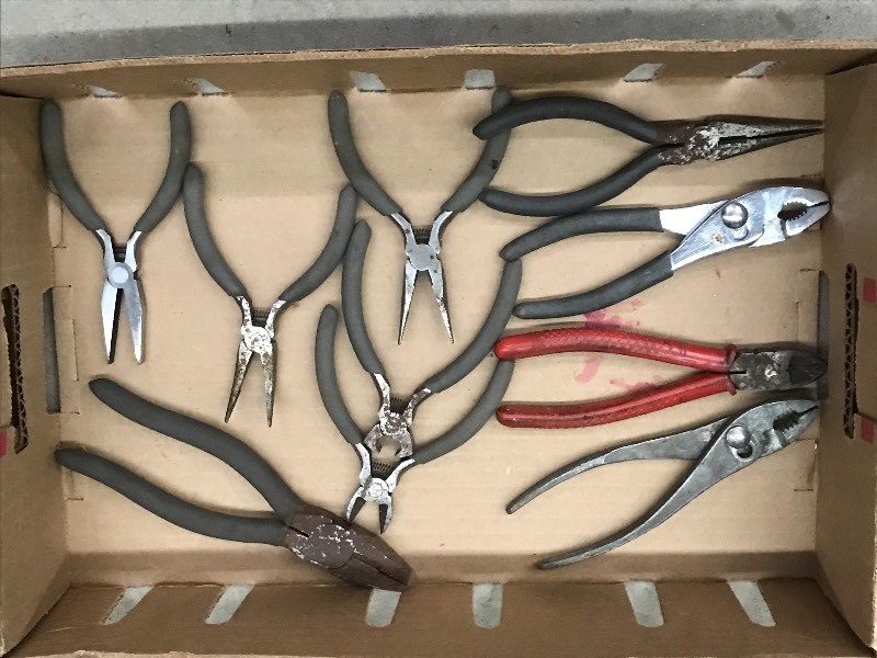 lot 44 image: Pliers & Snippers