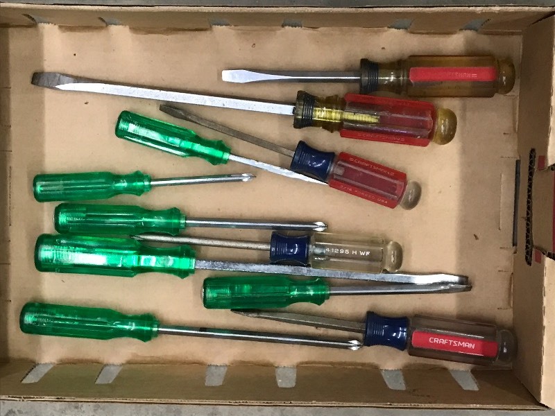 lot 46 image: Lot Of Screwdrivers